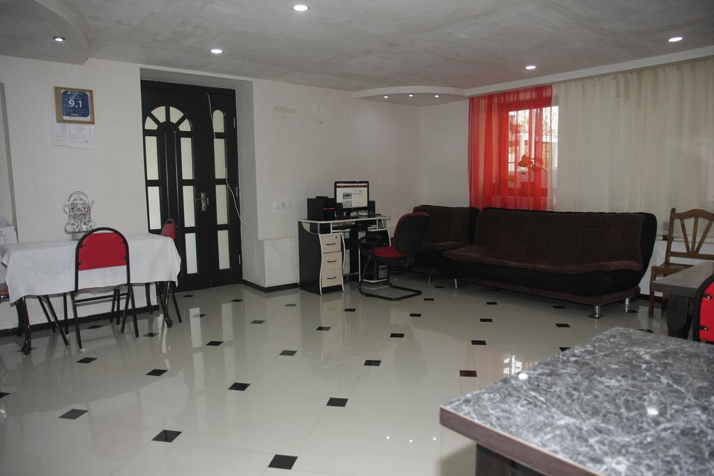 Guest House Nona Koutaïssi Extérieur photo