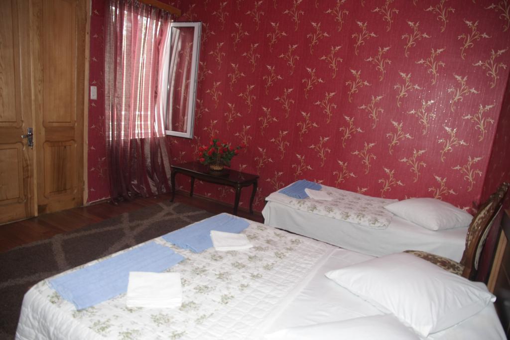 Guest House Nona Koutaïssi Extérieur photo