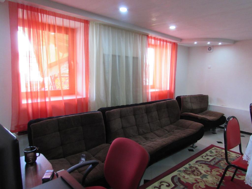 Guest House Nona Koutaïssi Extérieur photo