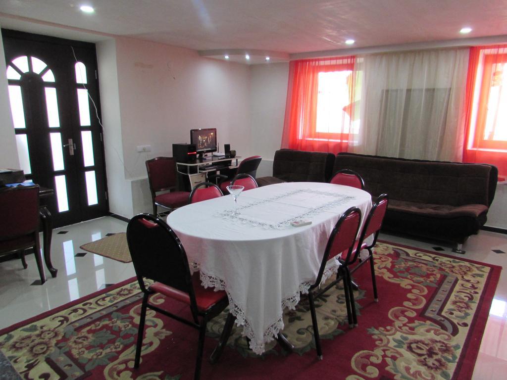 Guest House Nona Koutaïssi Extérieur photo