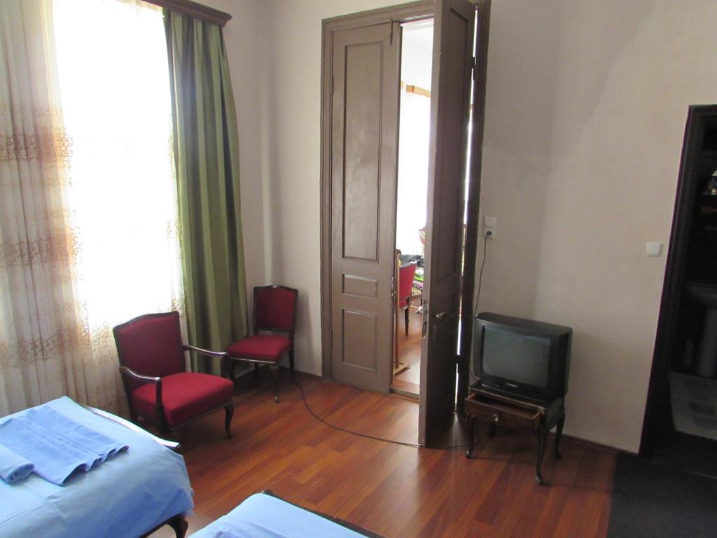 Guest House Nona Koutaïssi Extérieur photo