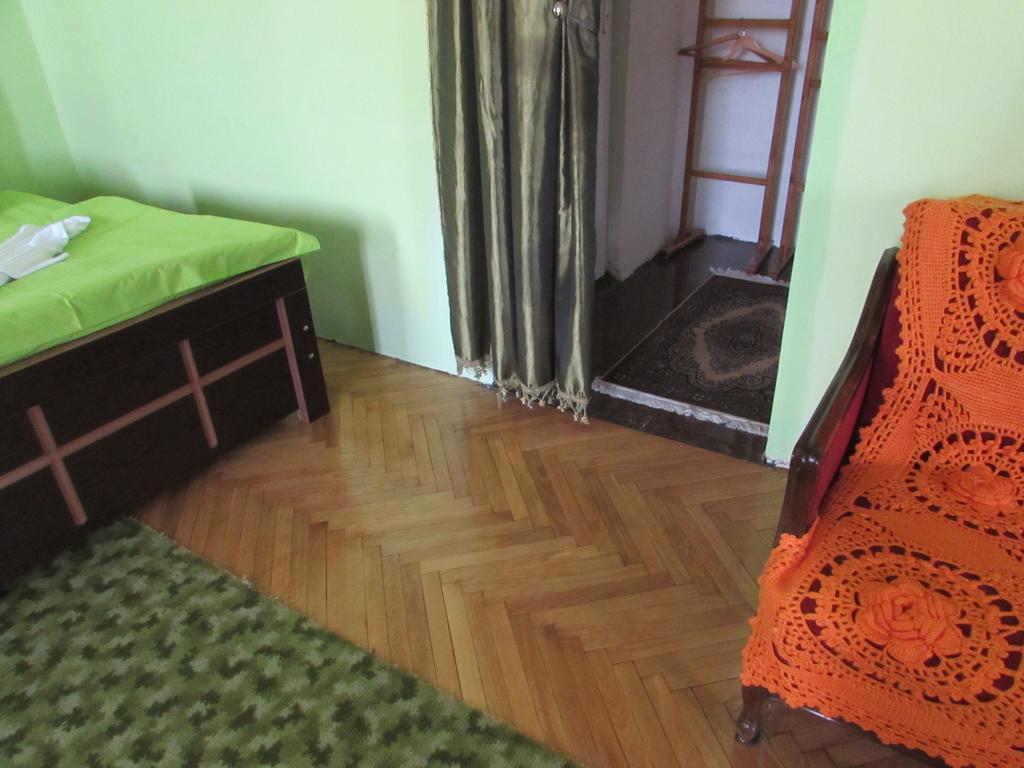Guest House Nona Koutaïssi Extérieur photo