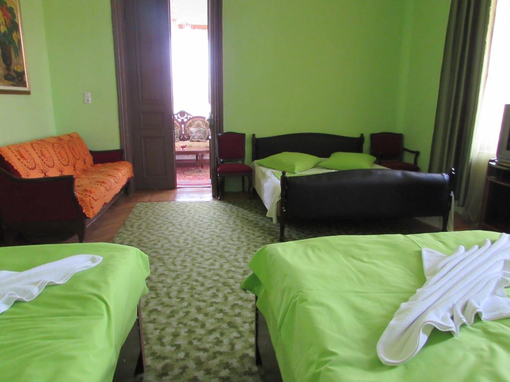Guest House Nona Koutaïssi Extérieur photo