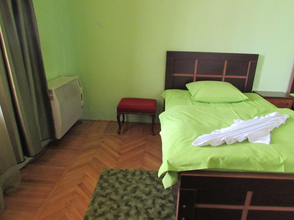 Guest House Nona Koutaïssi Extérieur photo