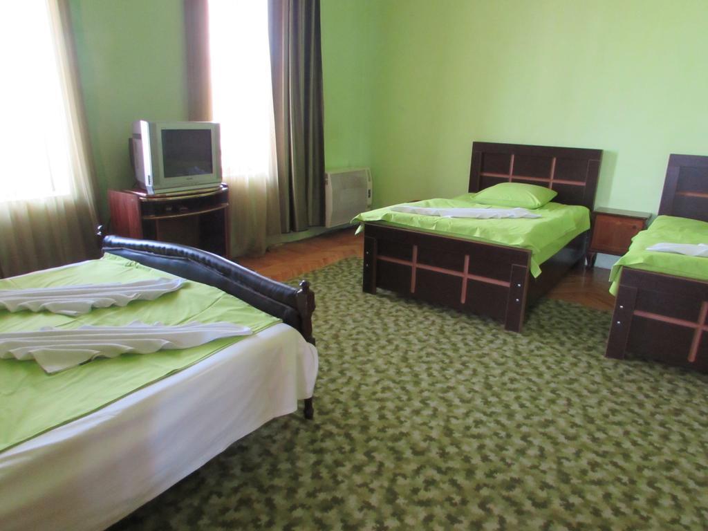 Guest House Nona Koutaïssi Extérieur photo