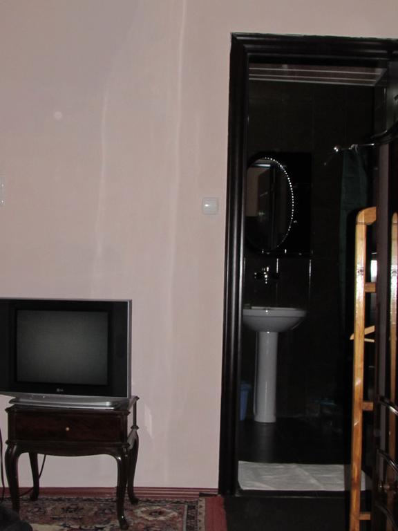 Guest House Nona Koutaïssi Extérieur photo