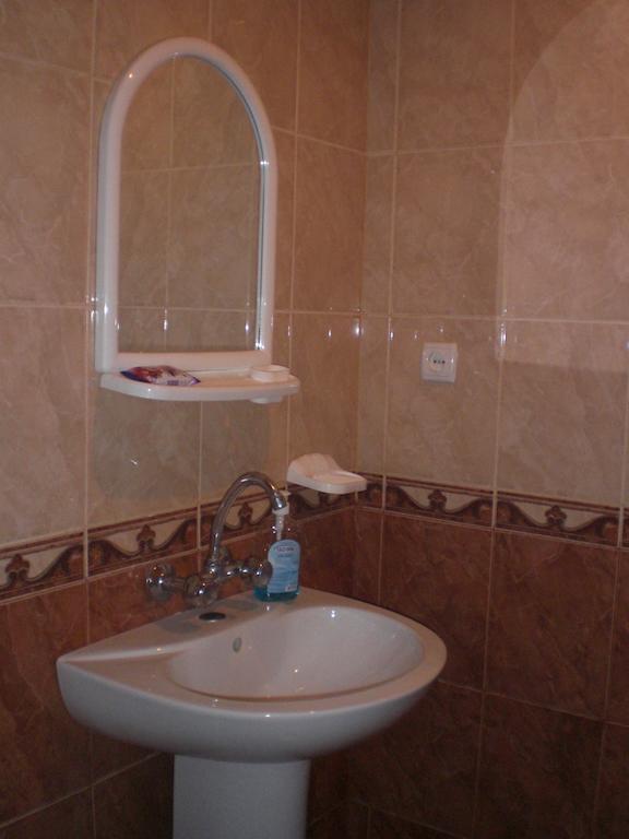 Guest House Nona Koutaïssi Chambre photo